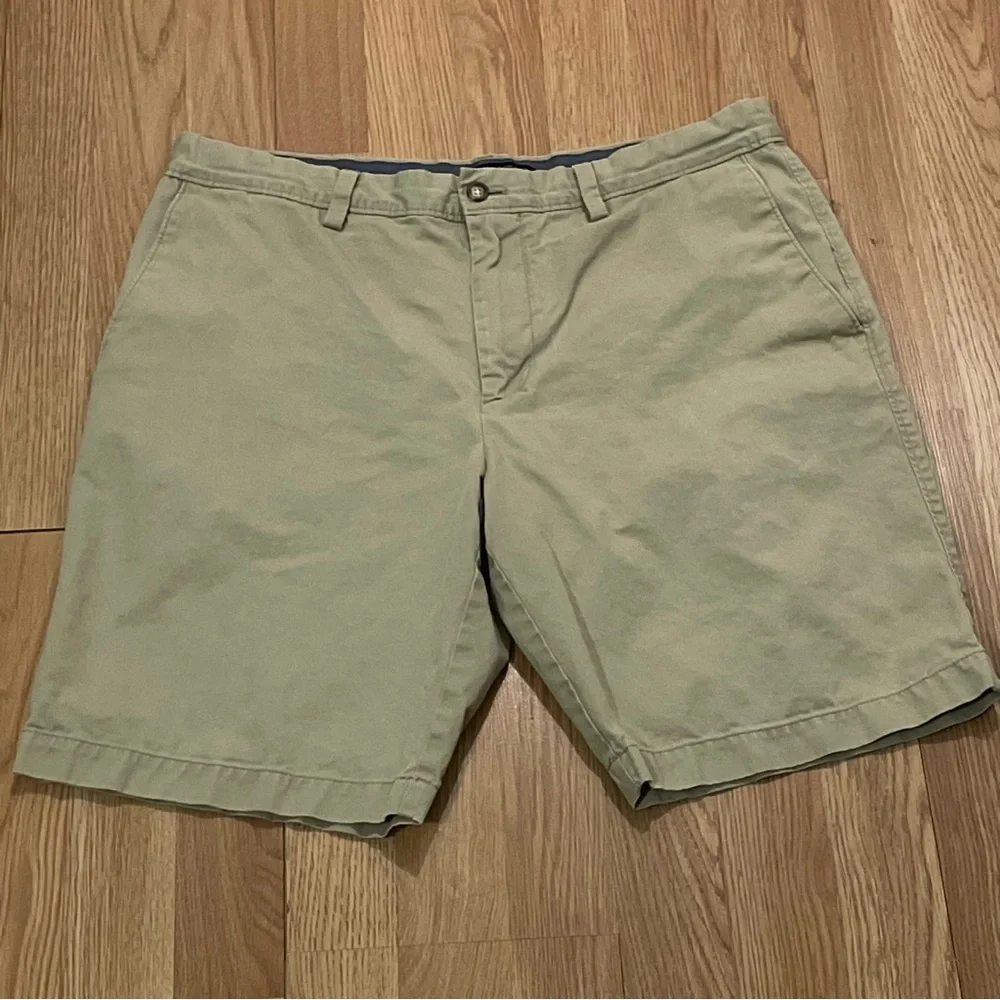 Banana Republic Men’s 33 (34x9) Aiden Chino Shorts Beige Flat Front Mid Rise